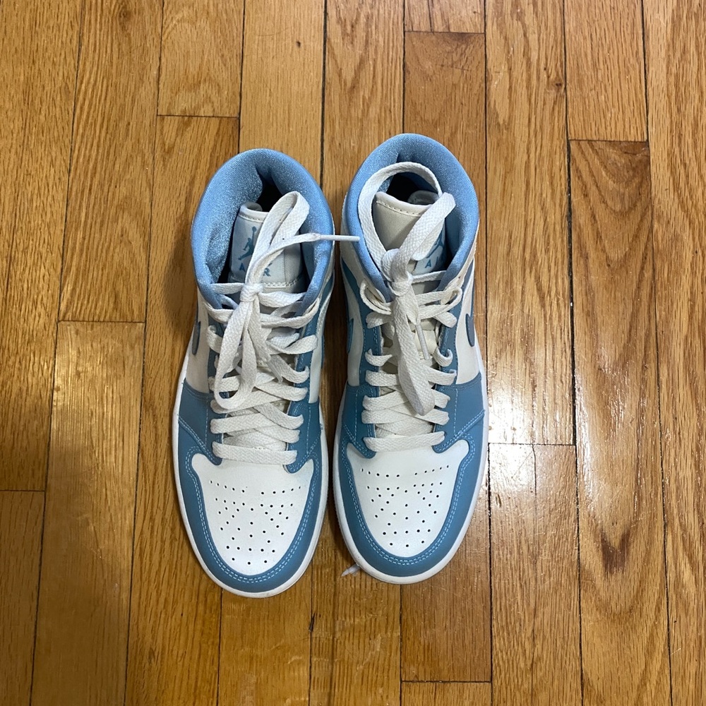 Nike Air Jordan 1 Retro Mid UNC University Blue